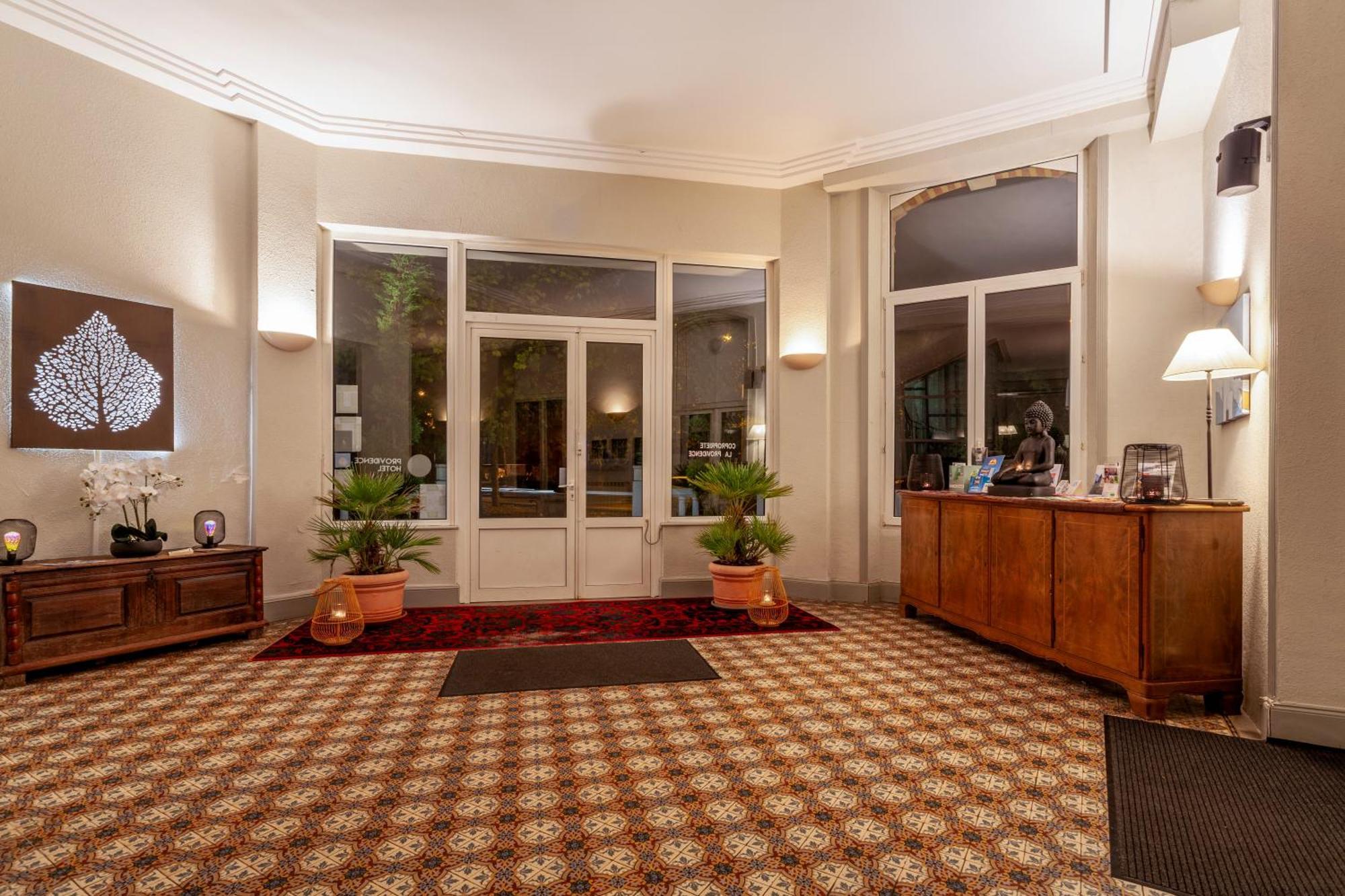 Providence Hotel Вител Екстериор снимка