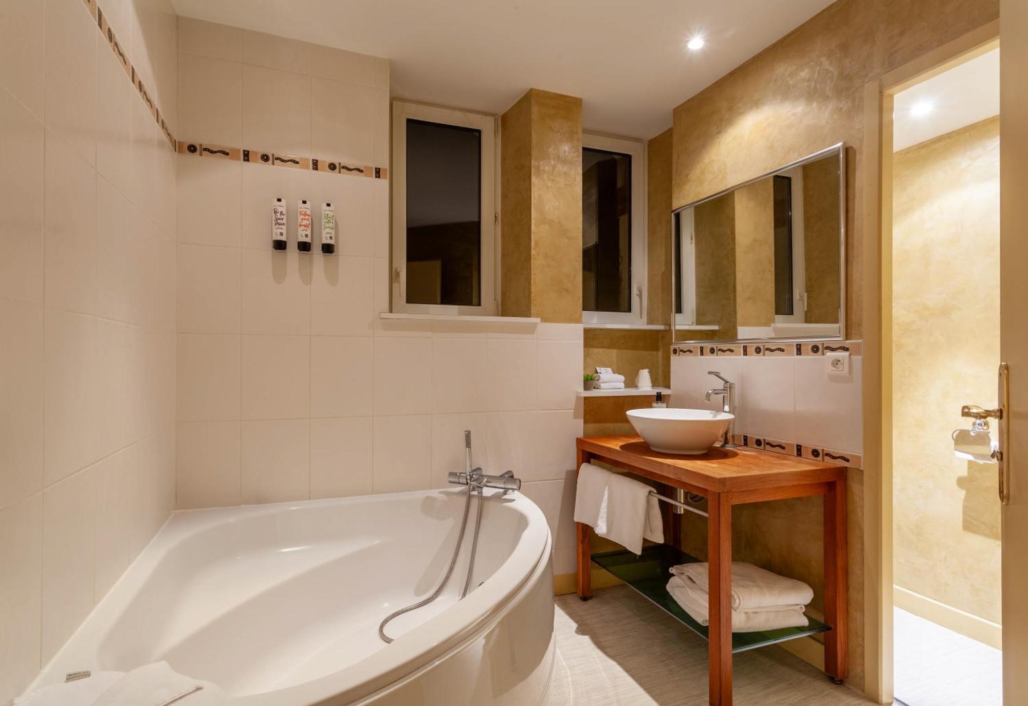 Providence Hotel Вител Екстериор снимка